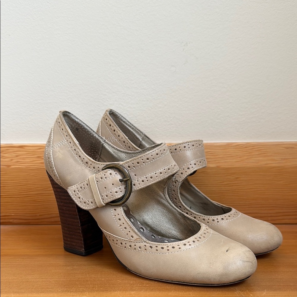 Seychelles Cream Vintage Inspired Mary Jane with Chunky Heel and Buckle